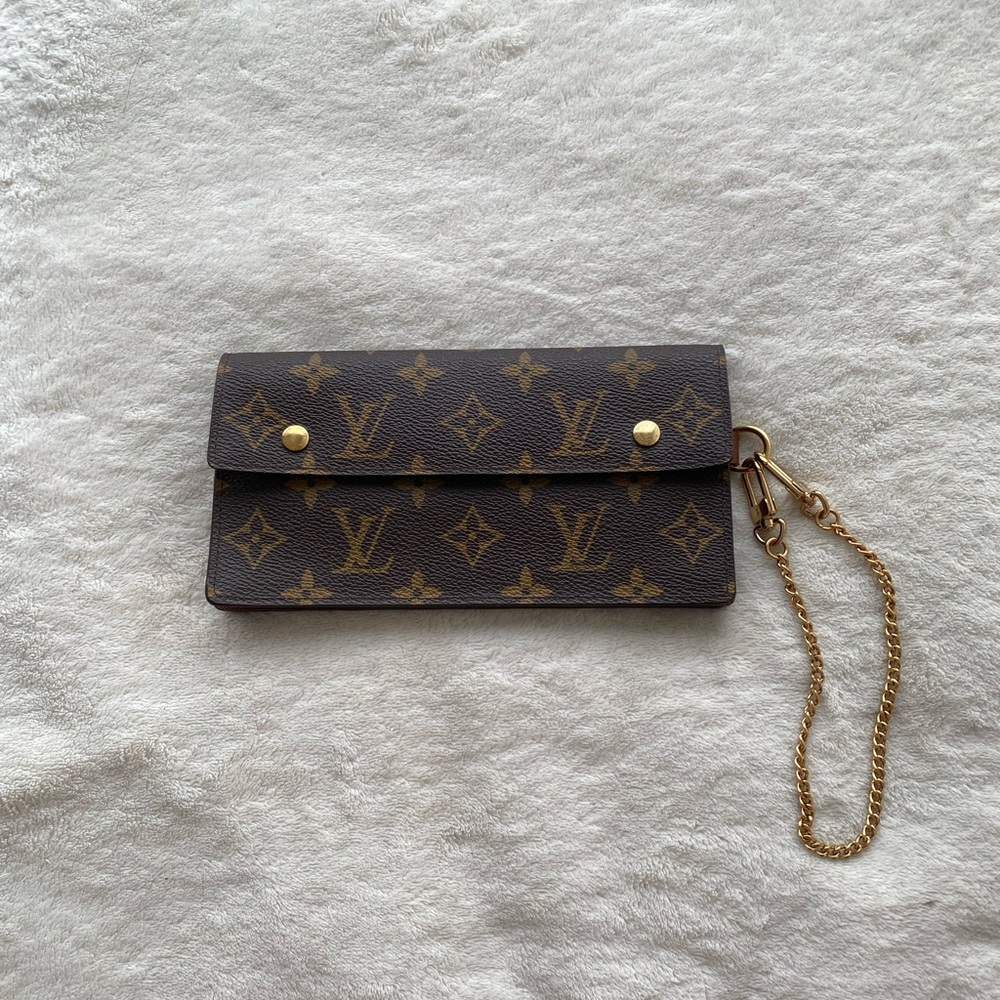 Authentic LV Louis Vuitton Monogram Accordion wallet with chain